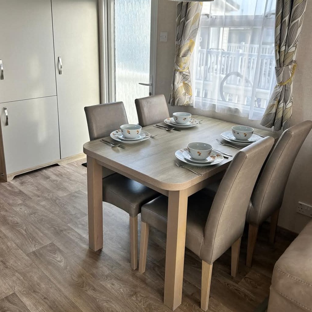 rs caravans dining area